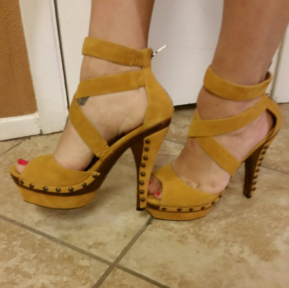 Colin Stuart Mustard strappy heels